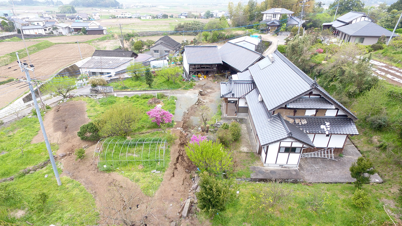 熊本地震の地割れの様子