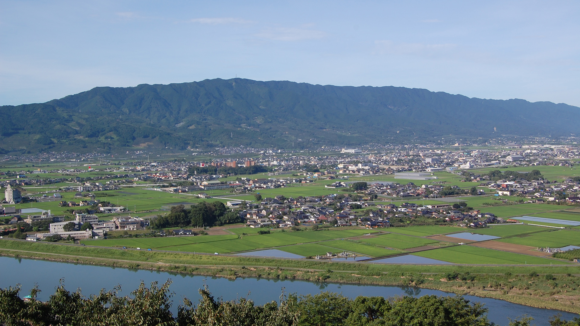 川と住居の様子