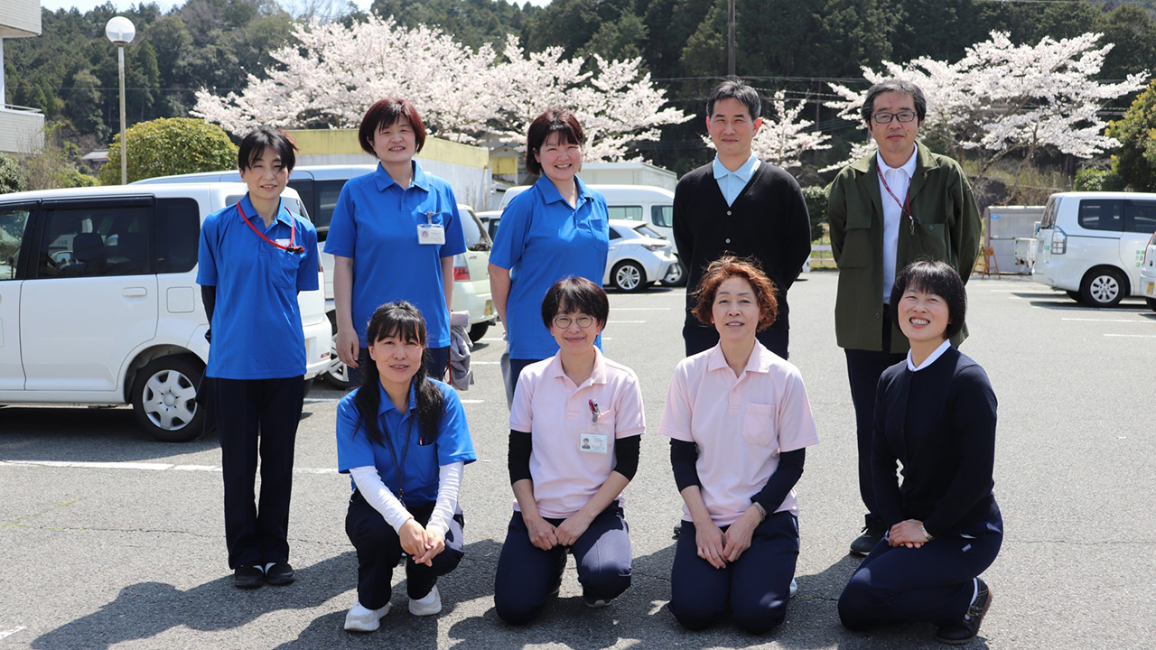 職員の集合写真