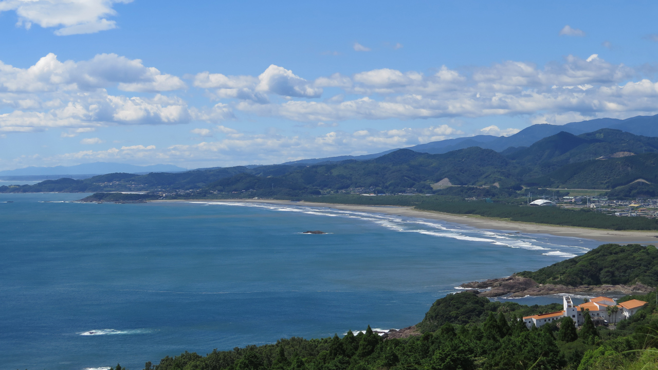美しい海岸線と青空