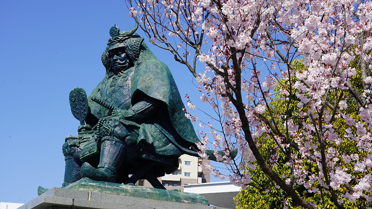 武田信玄の石像