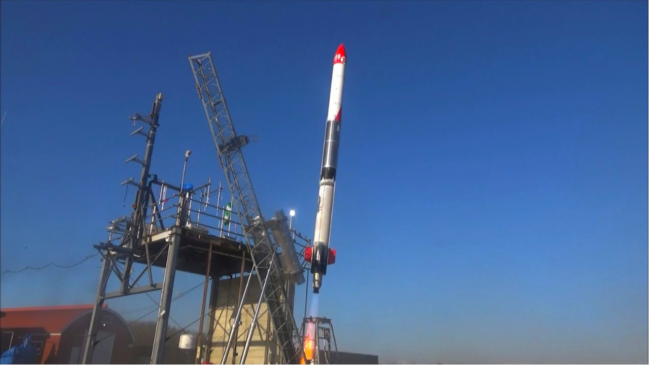 観測ロケットMOMO3号機の打ち上げ