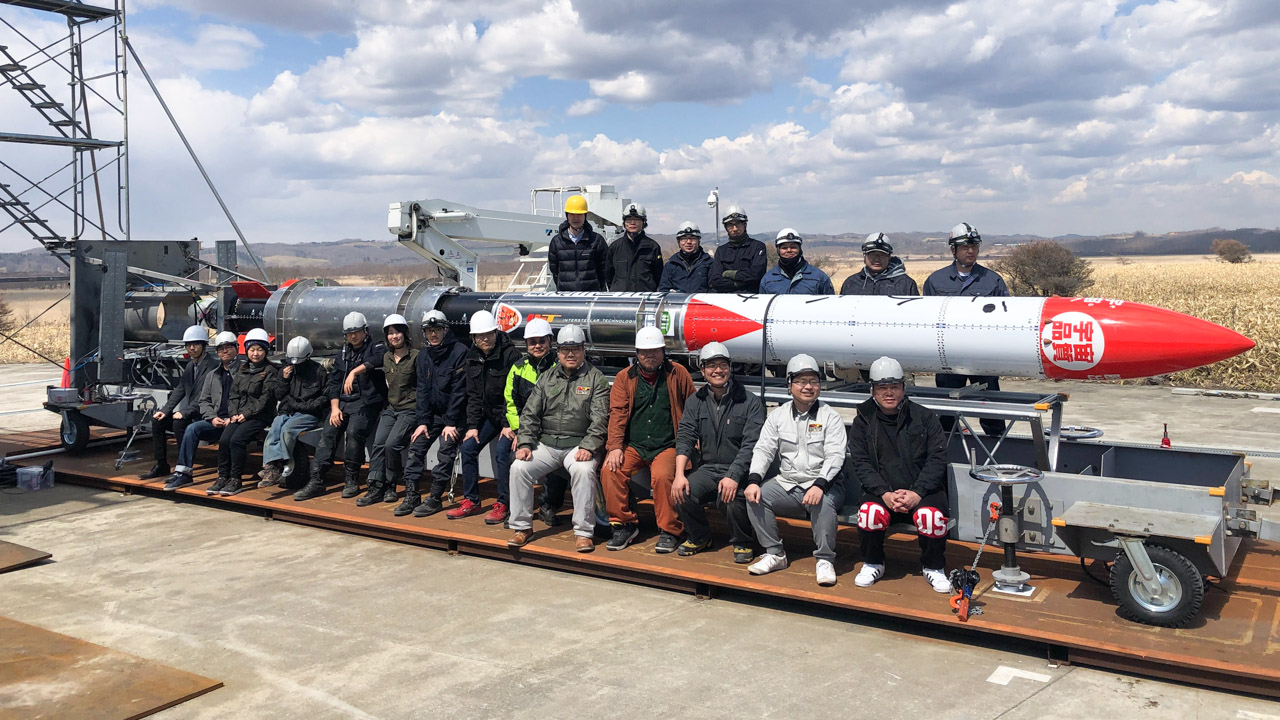 宇宙開発職員集合写真
